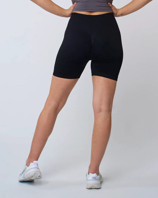 STRIVING PUSH-UP SHORT Wear and Build